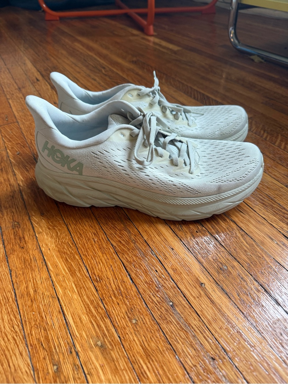 Hoka Clifton 8 in Smoke Green / Celadon Tint